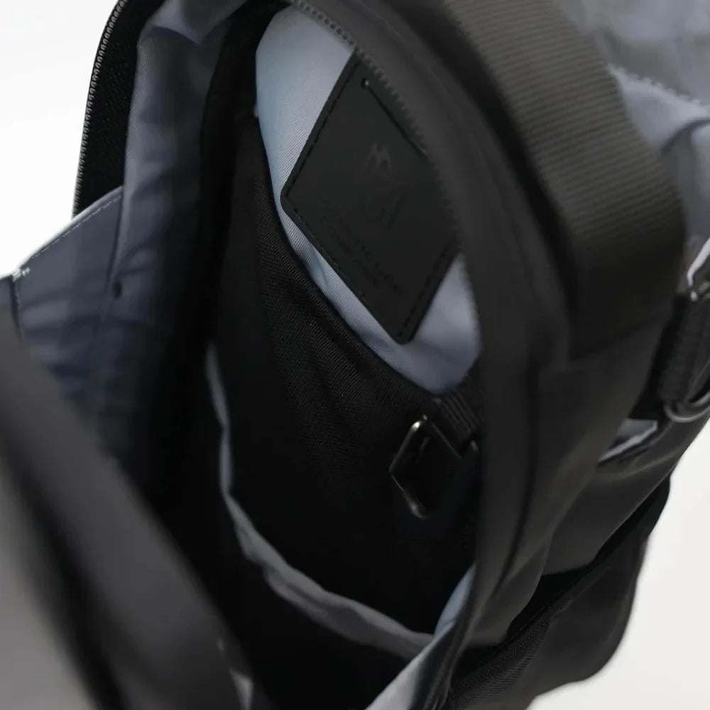 Magnetic Gym Water Bottle Bag Holder – Portable Bottle Pouch with Built-In Magnet for Easy Attachment to Metal Surfaces